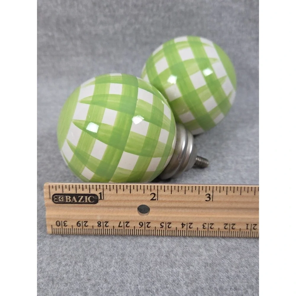 Pottery Barn Kids Green & White Gingham Resin Curtain Rod Finials Set of‎ 2